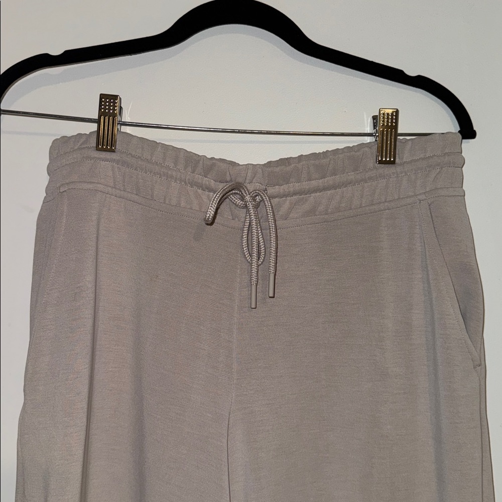 Athleta Seasoft Mid Rise Straight Crop Pants Sz M - Picture 8 of 11